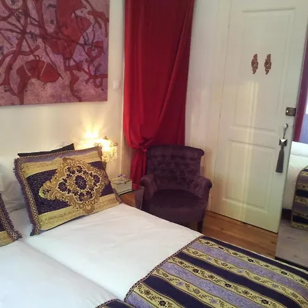 Bed & Breakfast Whatever Art