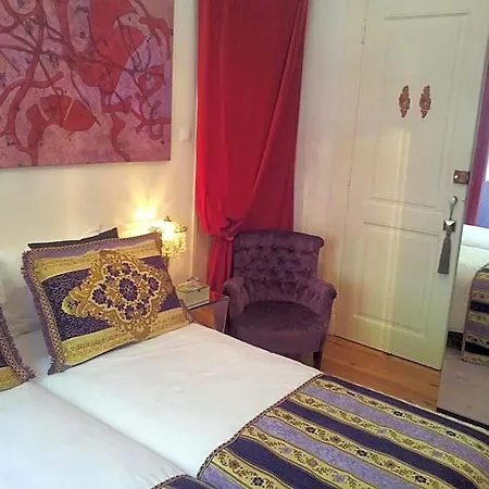 Bed & Breakfast Whatever Art *