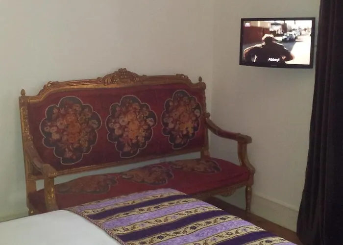 Whatever Art * Лиссабон