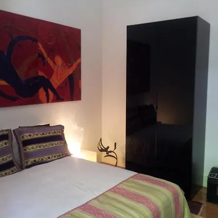 Whatever Art Bed and Breakfast *